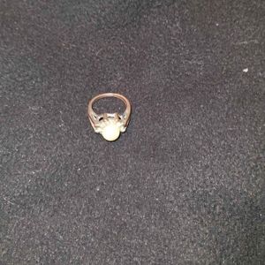 Ring With A parl and little diamonds